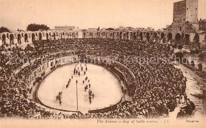 Arles Bouches-du-Rhone Les Arenes Jour d une Course de Taureaux