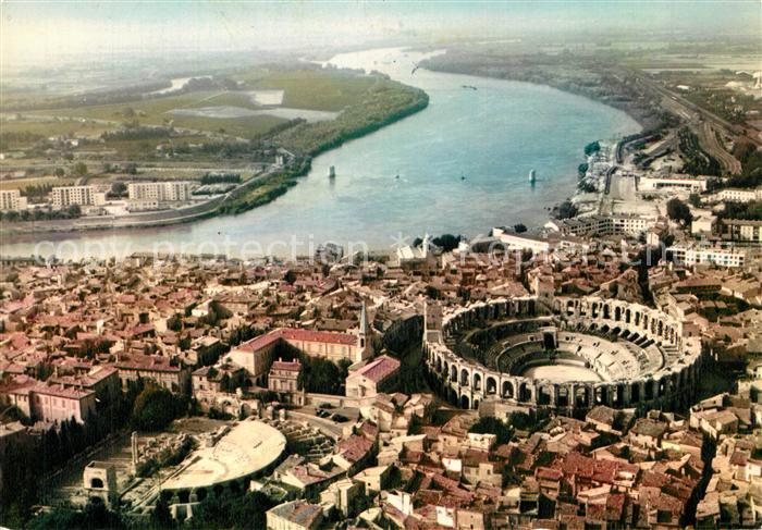 Arles Bouches-du-Rhone Vue aérienne des Arènes Romaines et la Ville