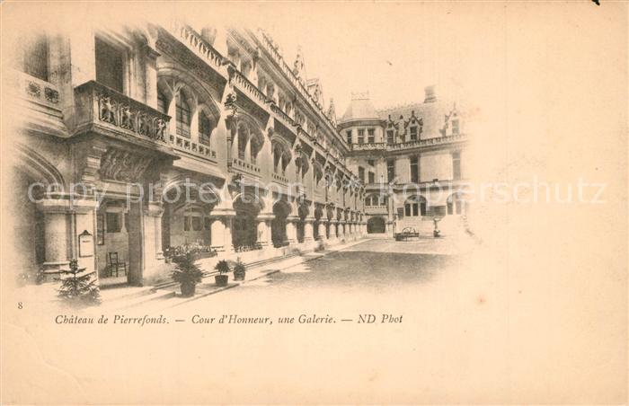 Pierrefonds Oise Chateau Cour d Honneur Galerie
