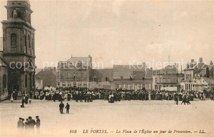 Portel Le Place de Eglise Procession