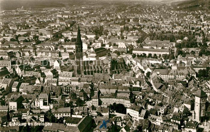 Freiburg Breisgau Stadtzentrum mit Freiburger Muenster Fliegeraufnahme