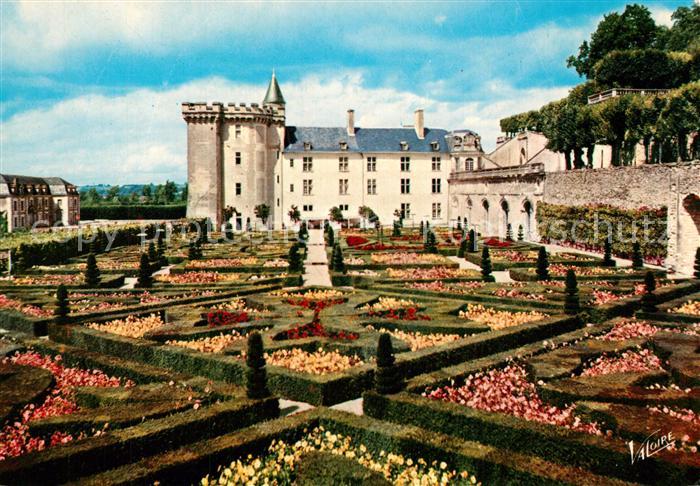 Villandry Les jardins a la francaise et le Chateau Donjon du XIV siecle