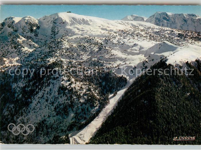 Chamrousse Station Olympique Piste de descente olympique vue aérienne