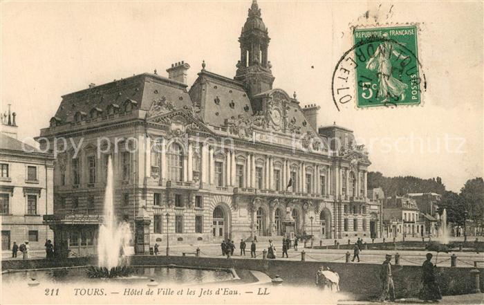 Tours Indre-et-Loire Hotel de Ville et les Jets d_Eau
