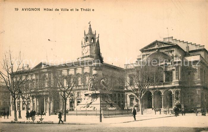 Avignon Vaucluse Hotel de Ville et le Théâtre Monument
