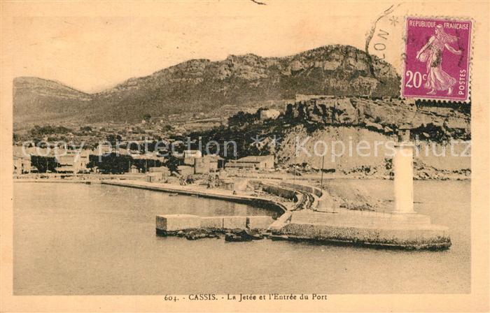 Cassis La Jetée et l'Entrée du Port vue aérienne