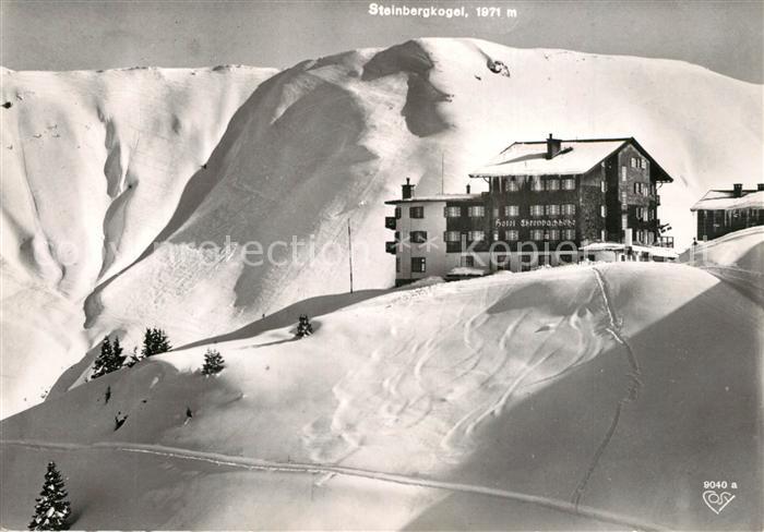 Kitzbuehel Tirol Alpenhotel Ehrenbachhoehe Hahnenkamm mit Steinbergkogel Winters