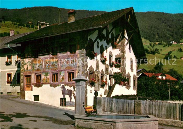 Wenns Pitztal Tirol Platzhaus Fassadenmalerei Brunnen