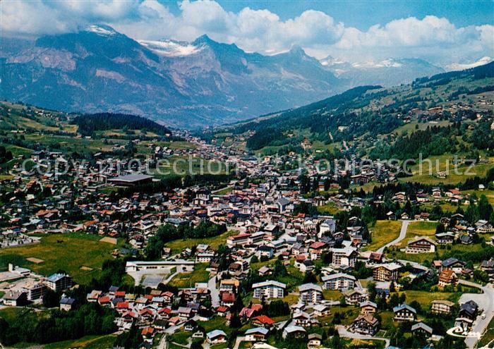 Megeve Vue generale aerienne et la chaine des