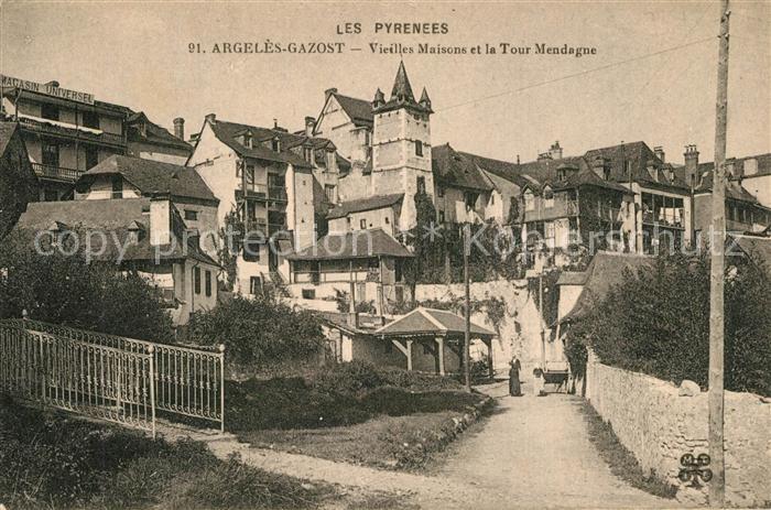 Argeles-Gazost Vieilles Maisons et la Tour Mendagne
