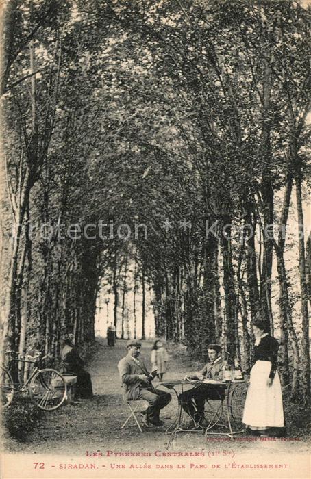 Siradan Allée dans le Parc de l'Etablissement