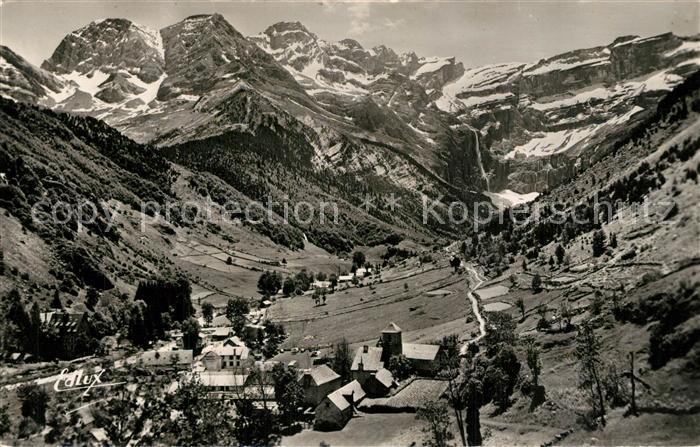 Gavarnie Hautes-Pyrenees Le Cirque et le Village