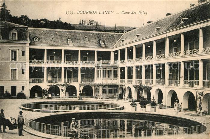 Bourbon-Lancy Cour des Bains