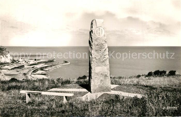 Saint-Valery-en-Caux Le Monument commemoratif sur les falais