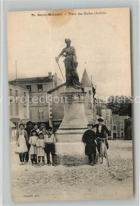 Saint-Maixent Sarthe Place des Halles