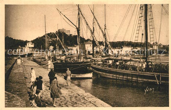 Ile de Porquerolles La Port et la Jetée des voiliers