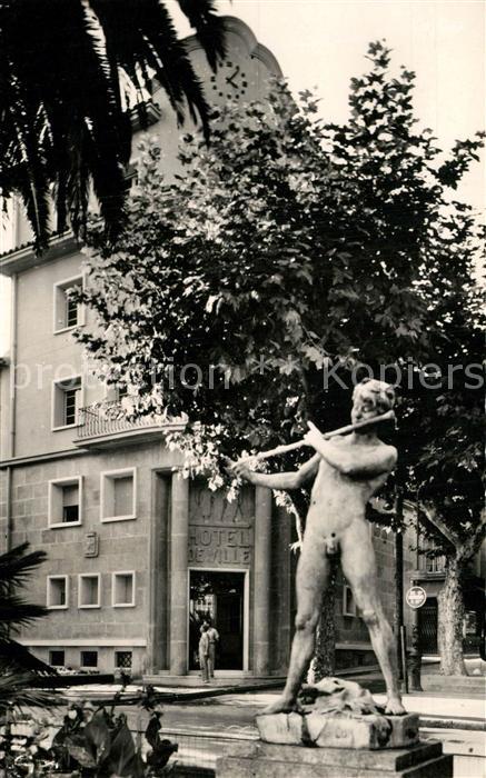 Bandol Hotel de Ville Statue