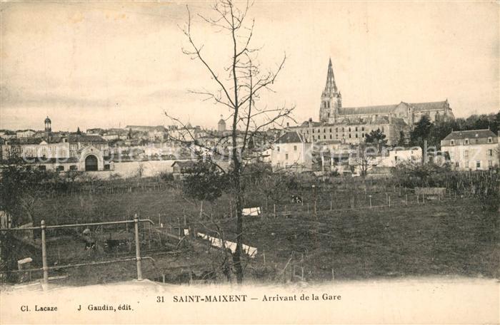 Saint-Maixent-l Ecole Arrivant de la Gare Eglise