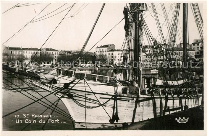 Saint-Raphael Var Un coin du port voilier