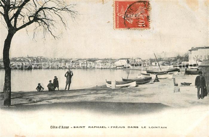 Saint-Raphael Var La Plage dans le lointain Fréjus Cote d Azur