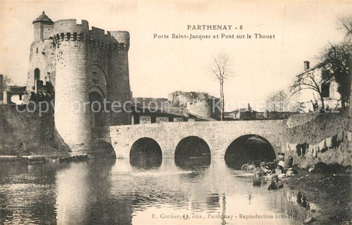 Parthenay Porte Saint Jacques et Pont sur le Thouet