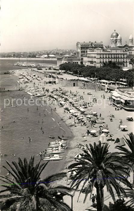 Saint-Raphael Var La plage promenade au fond Frégus Cote d Azur