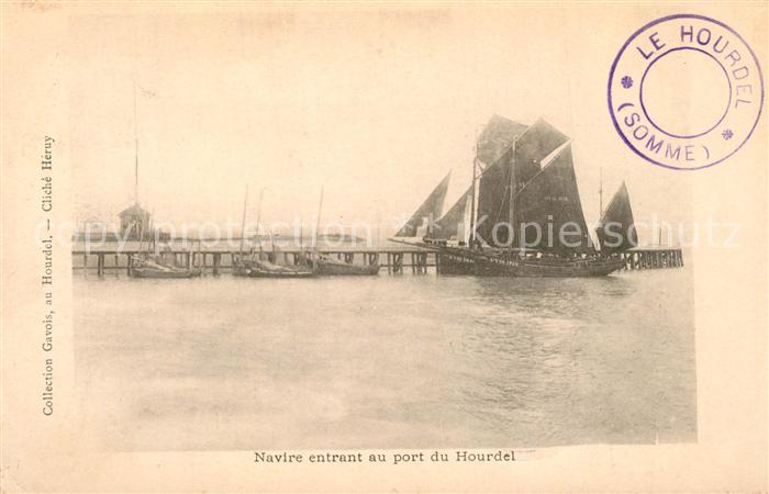 Le Hourdel Navire entrant au port