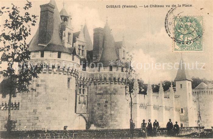 Mareuil-sur-Lay-Dissais Le Chateau vu de la Place