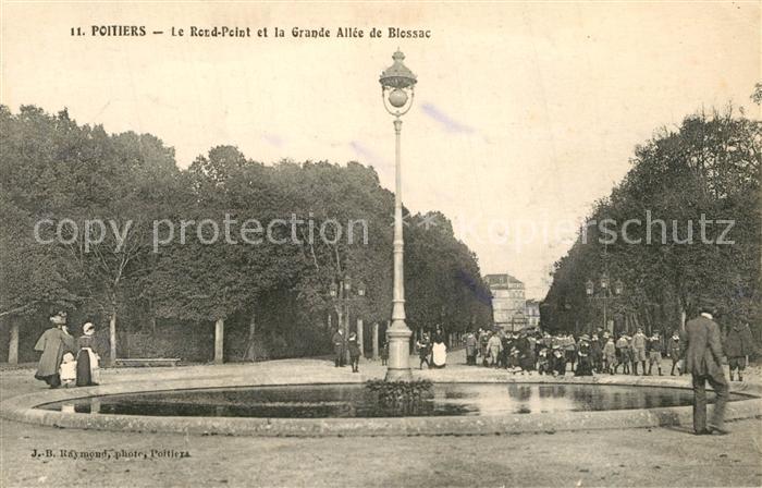 Poitiers 86 Le Rond Point et la Grande Allee de Blossac
