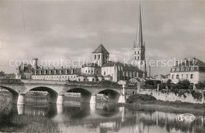 Saint-Savin-sur-Gartempe Eglise et le Pont Neuf