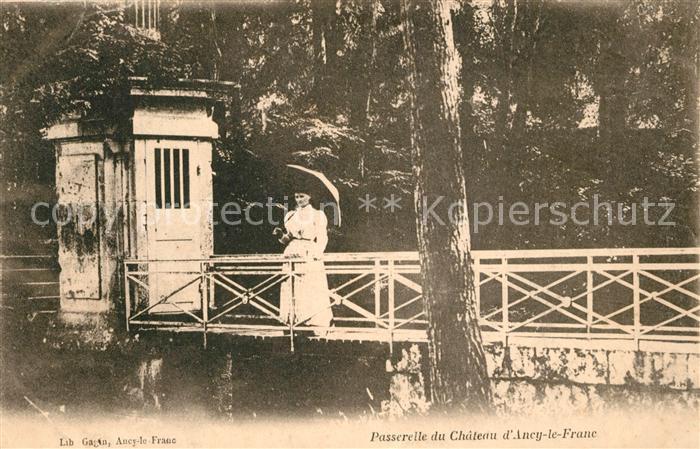 Ancy-le-Franc Passerelle du Chateau