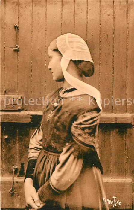 Saint Jean de Monts Costumes et Coiffes du Marais et de la Cote de Vendee