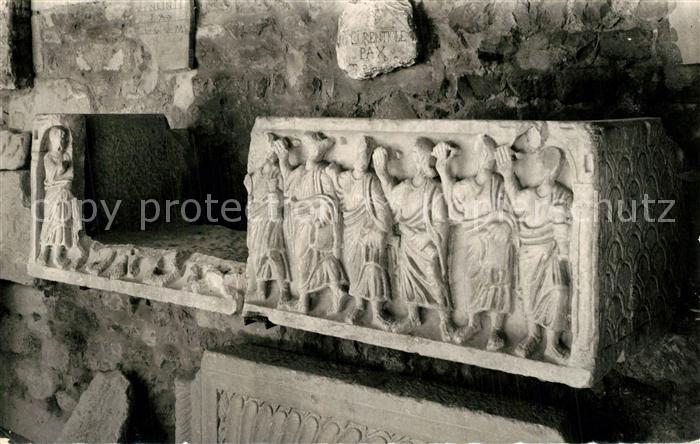 Vaison-la-Romaine Vaucluse Sarcophage Chretien en marbre du Ve Les XII Apotres a