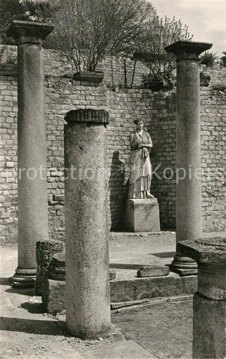 Vaison-la-Romaine Vaucluse Portique de Pompee et statue de Sabine