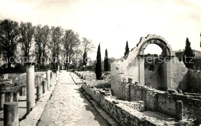 Vaison-la-Romaine Vaucluse Rue d allee Romaine