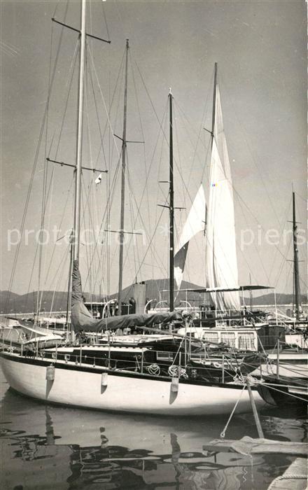 Saint Tropez Var Le port et les voiliers