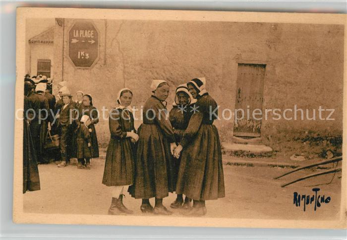 Saint Jean de Monts Etude a la Sortie de la Messe