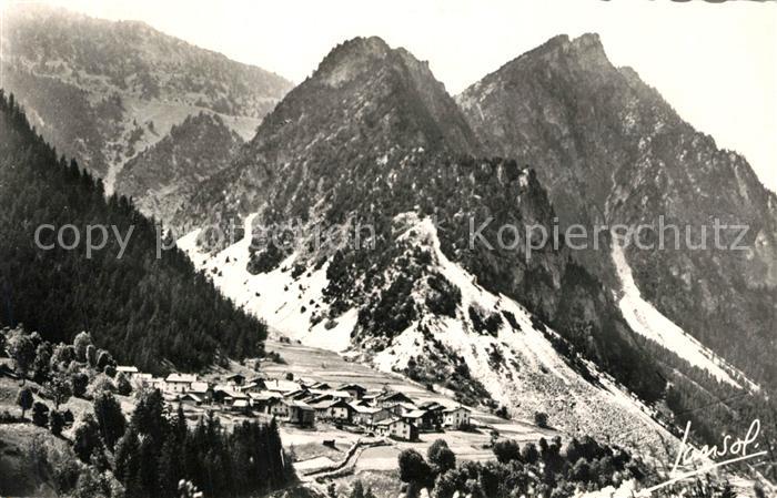 Pralognan-la-Vanoise Village de la Croix et Pointe de Villeneuve Alpes