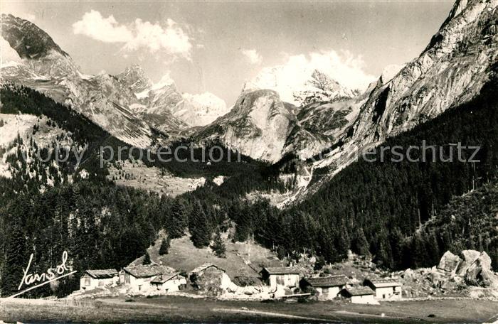 Pralognan-la-Vanoise Village de Chollière et le Massif de la Vanoise Alpes