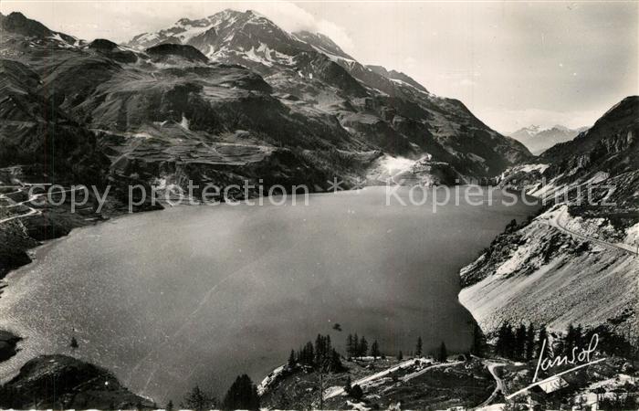 Lac de Tignes et le barrage Alpes Francaises