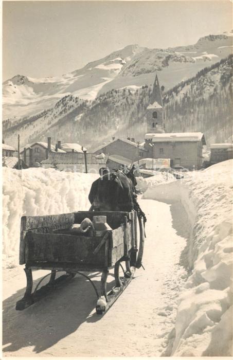 Val d Isere Pferdeschlitten Ortsansicht mit Kirche Franzoesische Alpen