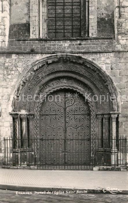 Etampes Portail de l'Eglise Saint Basile