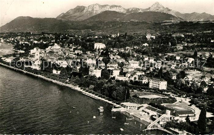 Evian-les-Bains Haute Savoie Lac Leman Plage la ville et Dent d Oche Alpes Savoi