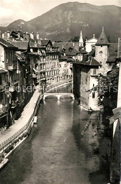 Annecy Haute-Savoie Canaux et vieux quartiers Mont Veyrier Alpes