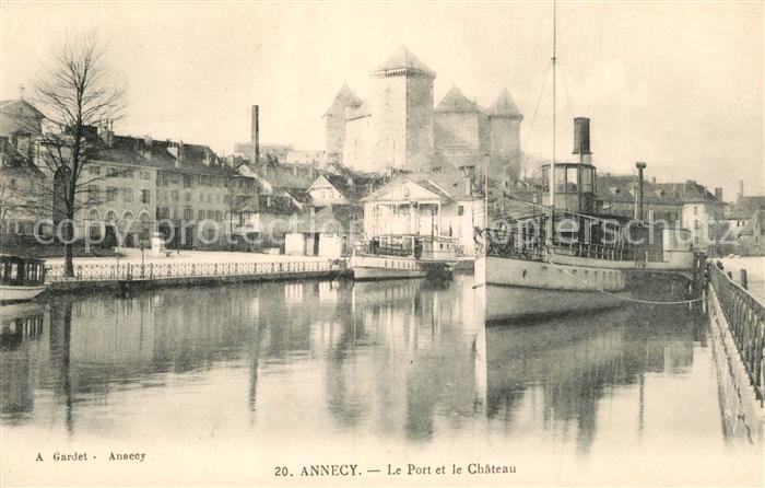 Annecy Haute-Savoie Le Port et le Chateau Bateaux