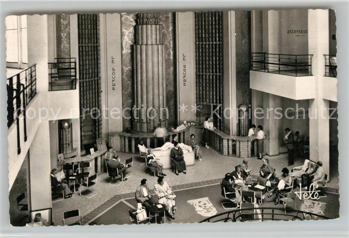 Aix-les-Bains Etablissement Thermal la buvette le hall