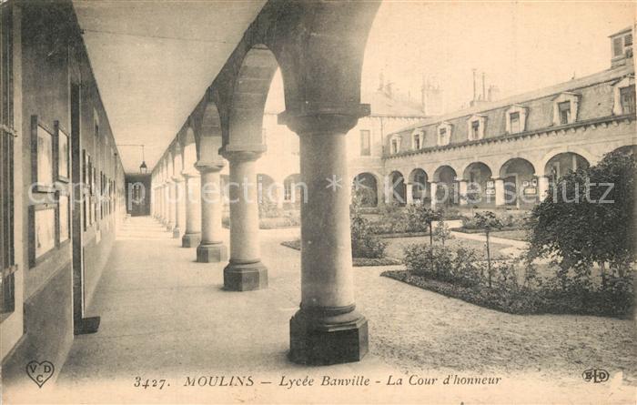 Moulins Allier Lycée Banville Cour d_honneur