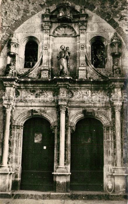 Ainay-le-Chateau Détail du Porche de l'Eglise