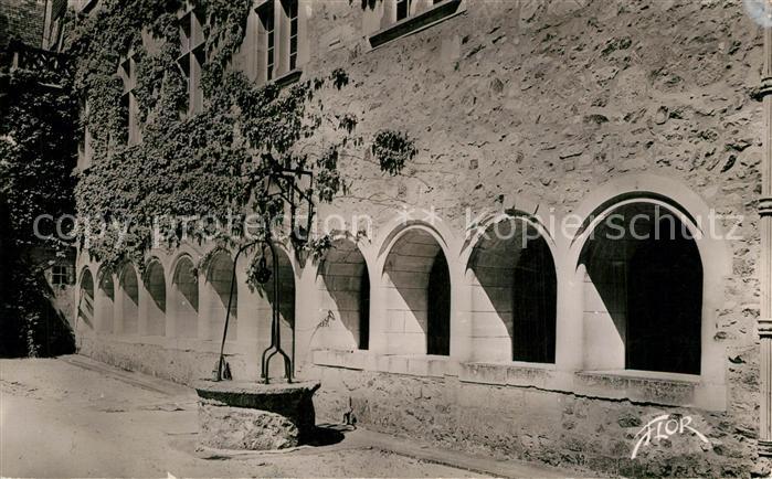 Busset Chateau de Bourbon Busset le puits