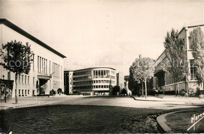 Boulogne-Billancourt Place avec la Mairie et la Poste